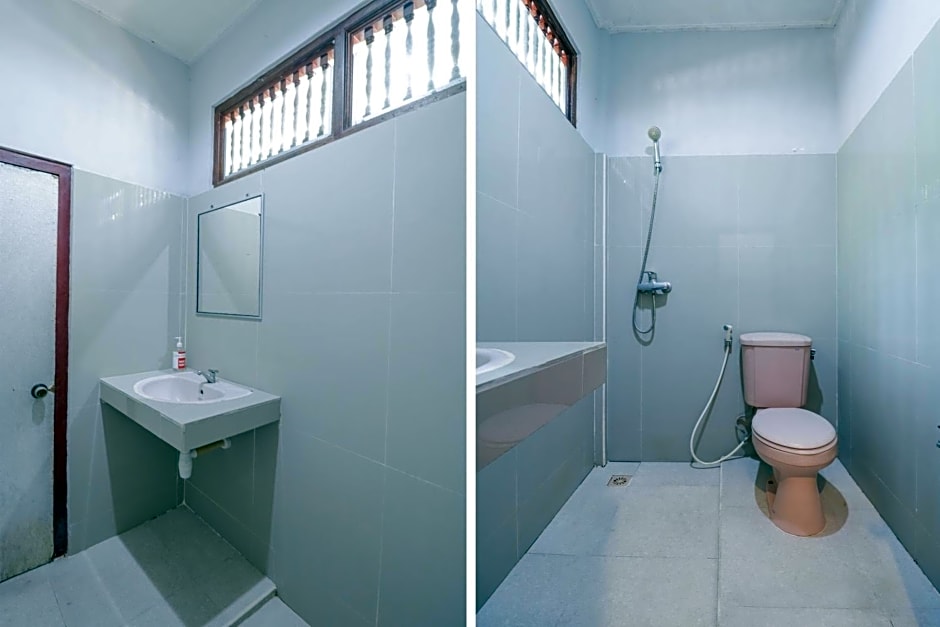 OYO 2411 Taman Mekar Beach Inn 2