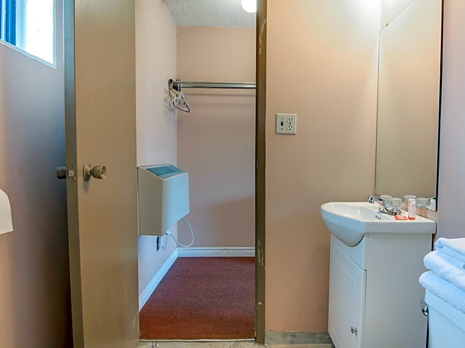 Falls Inn Near Casino Niagara By OYO