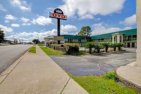OYO Hotel Douglas GA US-441