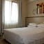 Hotel Crowded House