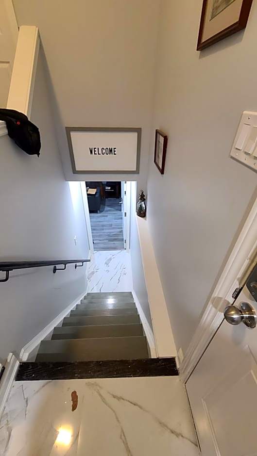 LUXURY 2-BEDROOMS UNIT WITH WIFI, LDR & PARKING.