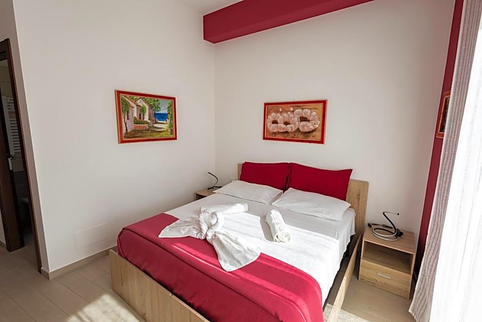 PalerMonAmour Art Gallery Suite