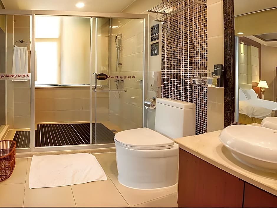 Yijian Holiday Hotel