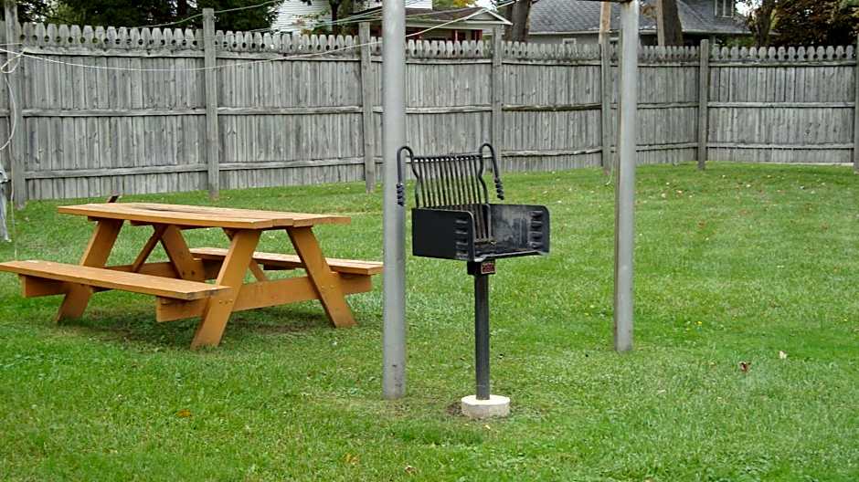 Pinconning Trail Inn Motel