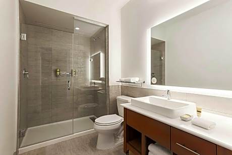 Studio Commons Connector, Guest room, 1 King