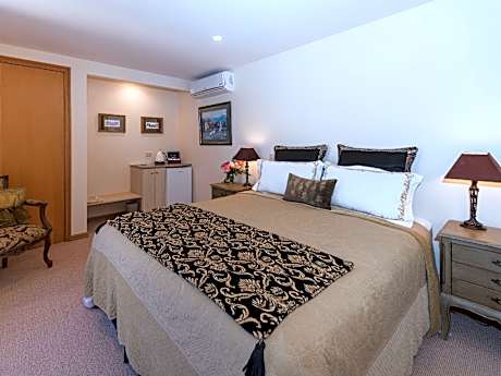 1 Bedroom Deluxe King Bed