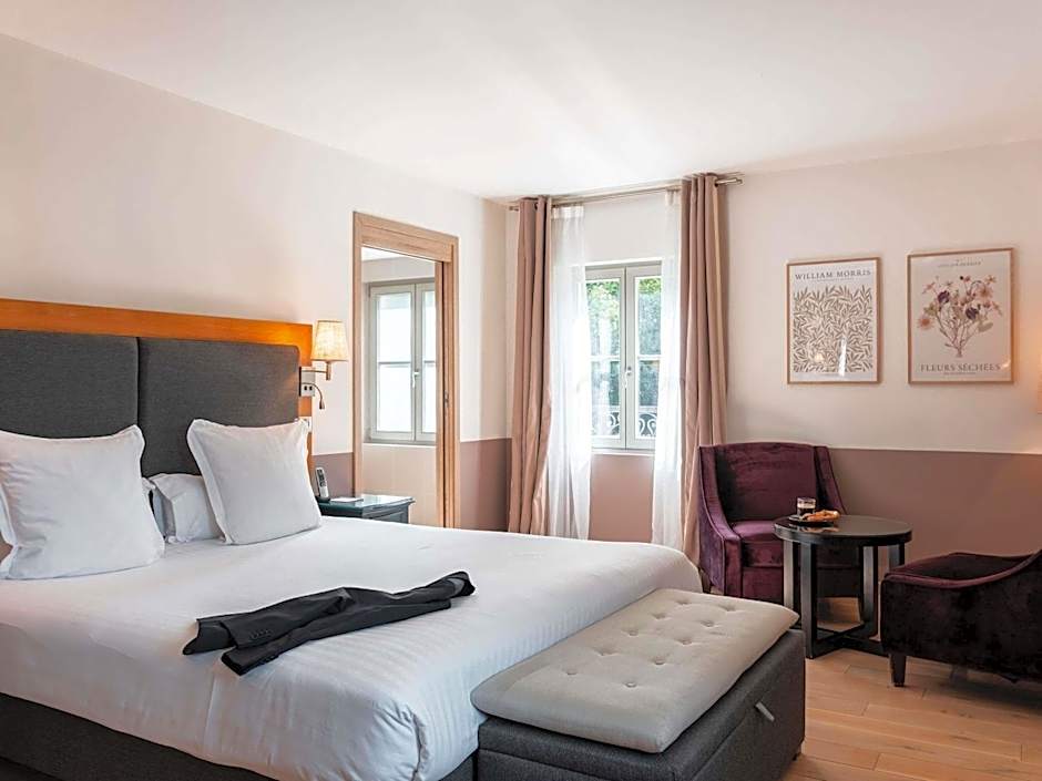 Mercure Maintenon