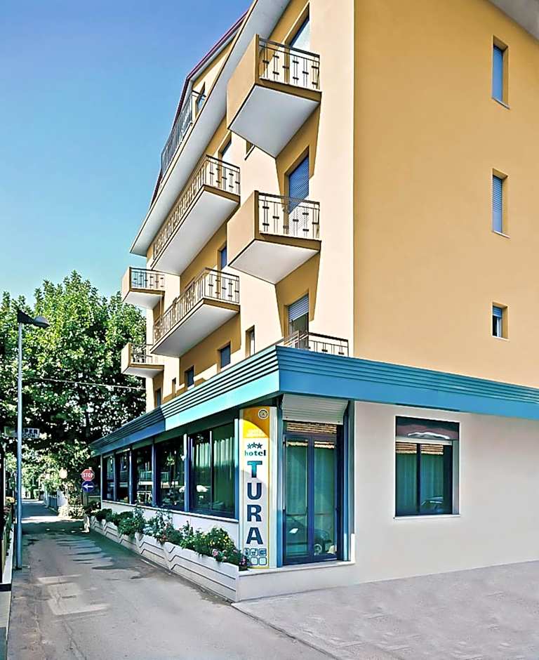 Hotel Tura