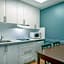 Econo Lodge Inn & Suites