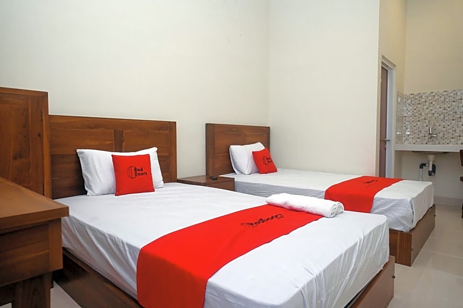 RedDoorz Syariah near Transmart Pabelan Solo