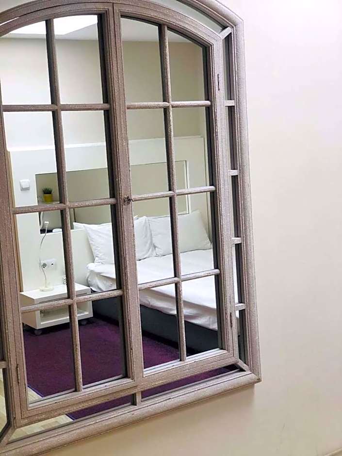 Executive Rooms and Suites Play