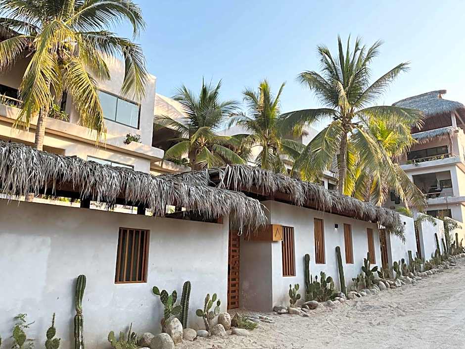 Casa Leah - Full Ocean View Apartment- Zicatela - AC in Bedroom - Steps To Beach - Steps to la Punta