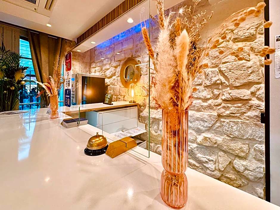 Nation Montmartre Hotel