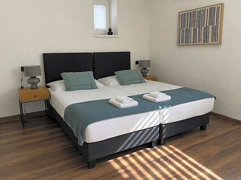 IQ Apartments