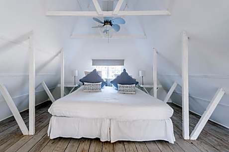 Bungalow with Garden View