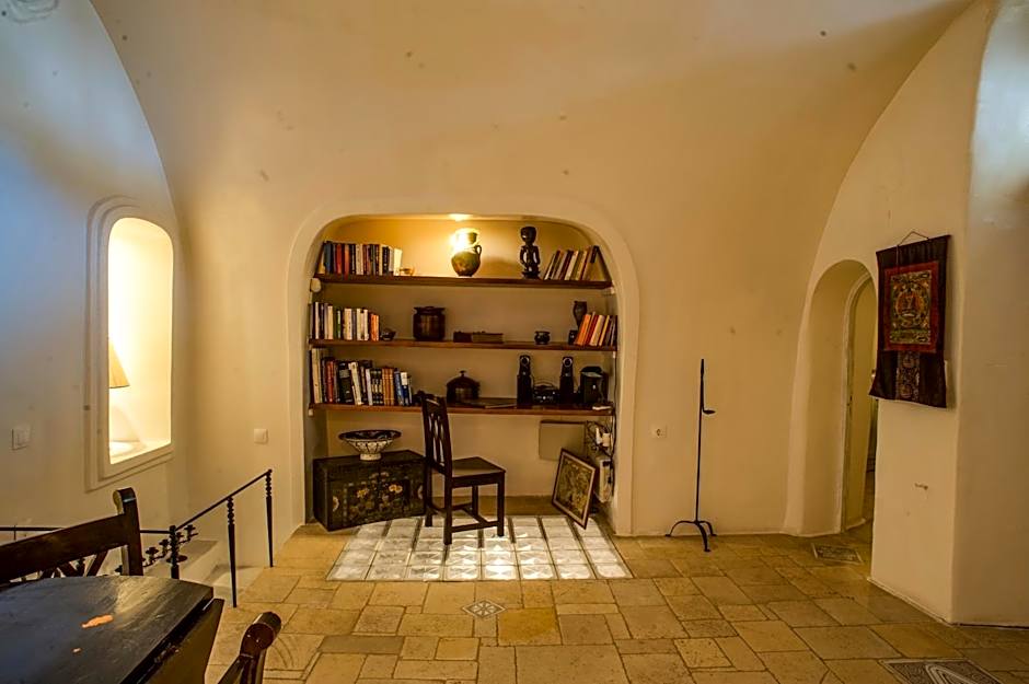 Heliophos Boutique Caves