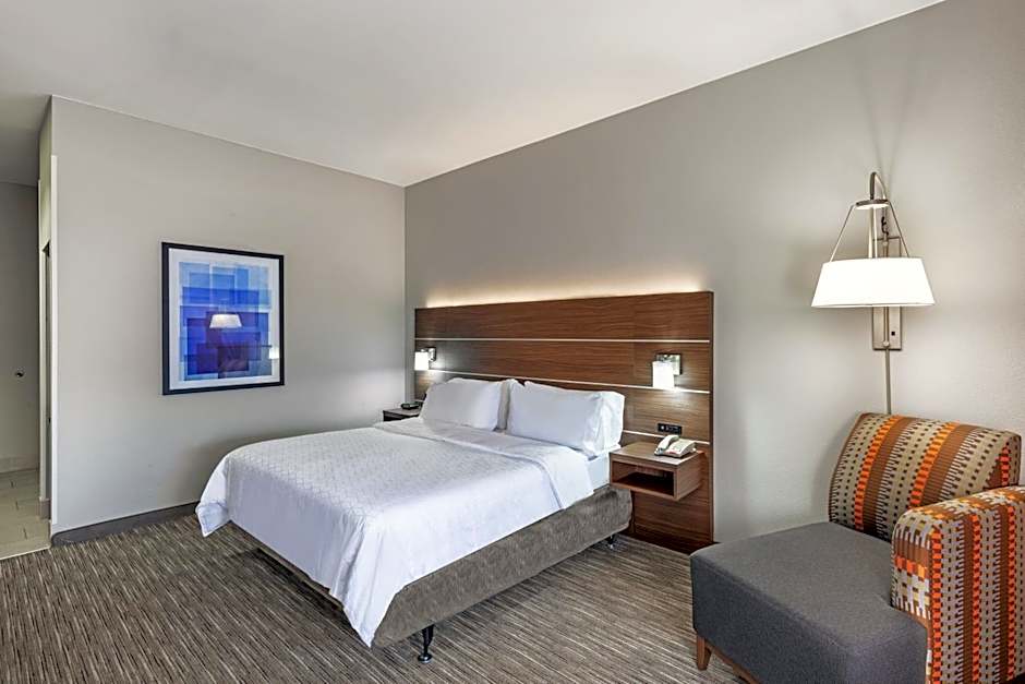 Holiday Inn Express Hotel & Suites Pryor By IHG