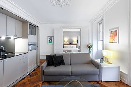 Three-Bedroom Apartment - Air-Conditioned - 150sqm