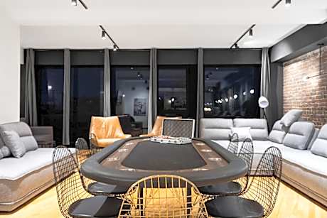 LiV MTL Plaza Two Massive 3,000 sq ft Luxury Penthouses Near Downtown Montréal