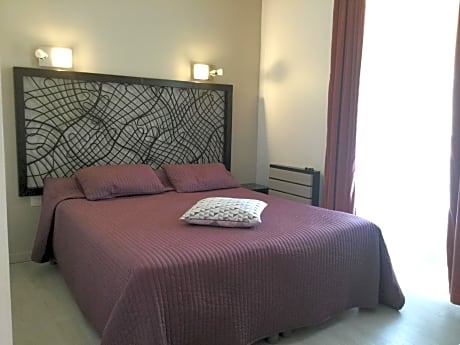 Twin Room with Private Bathroom