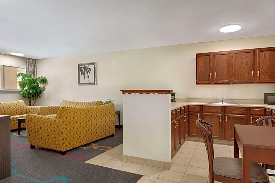 Days Inn by Wyndham Lawton