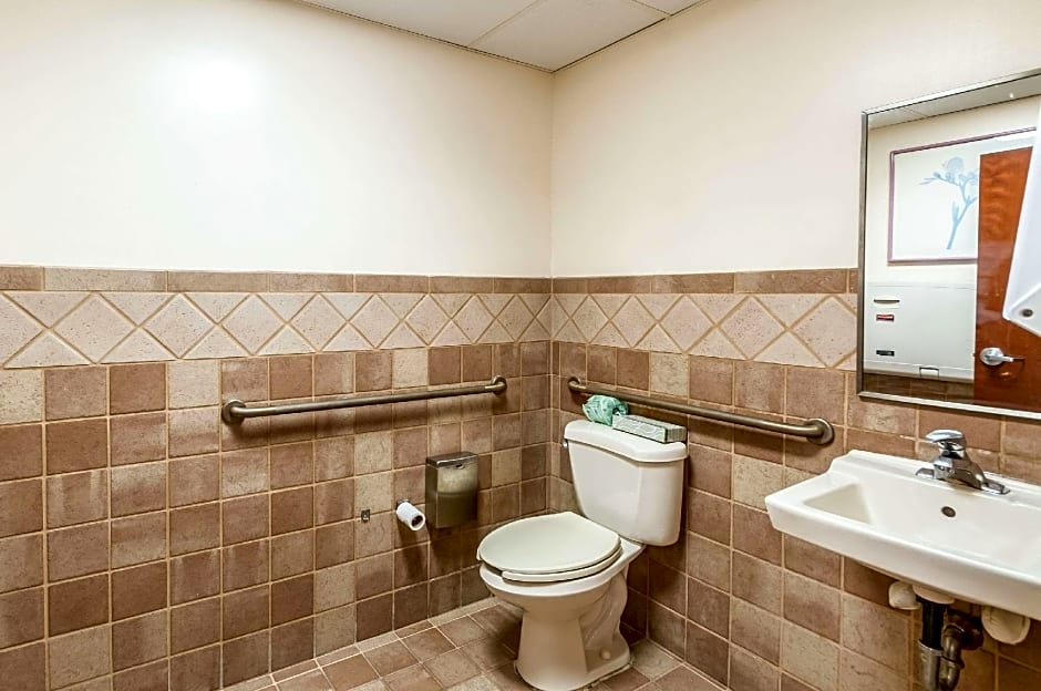 Econo Lodge Inn & Suites Middletown - Winchester South