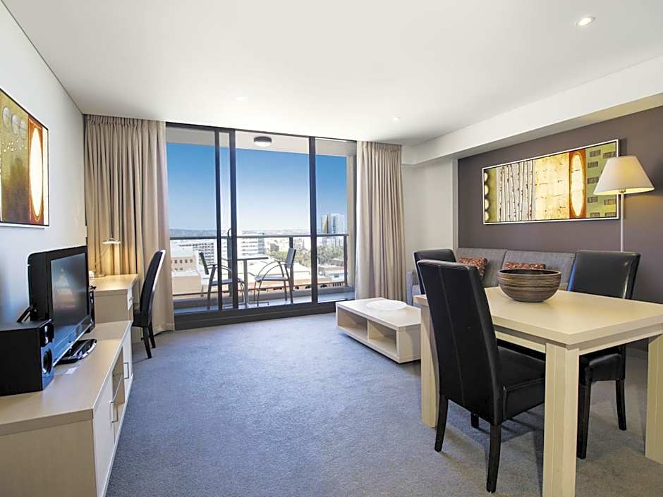 Oaks Adelaide Horizons Suites