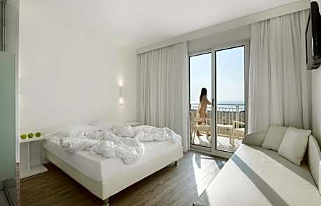 Triple Room with Sea View