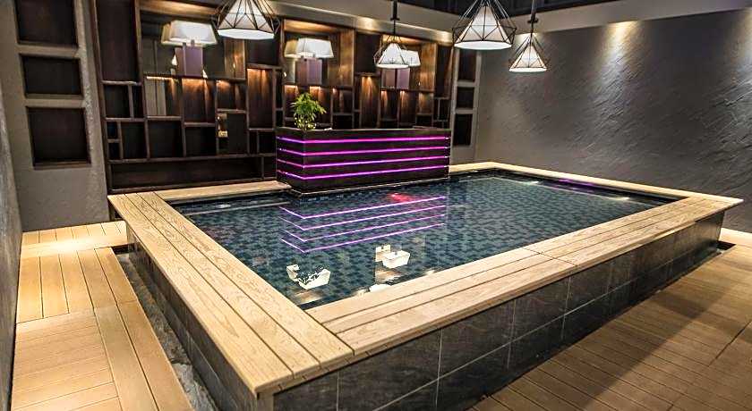 Six Fukun Hotel
