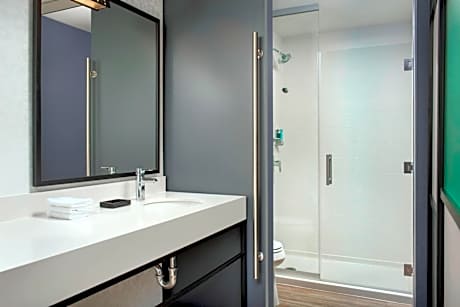 Standard Queen Room with Two Queen Beds - Hearing Accessible