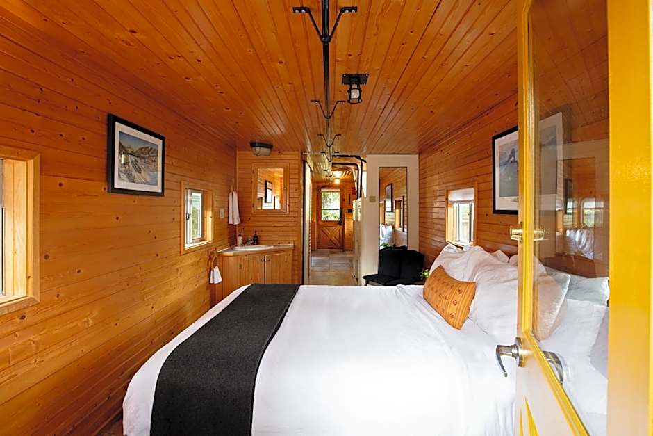 Loge Glacier – Essex, MT