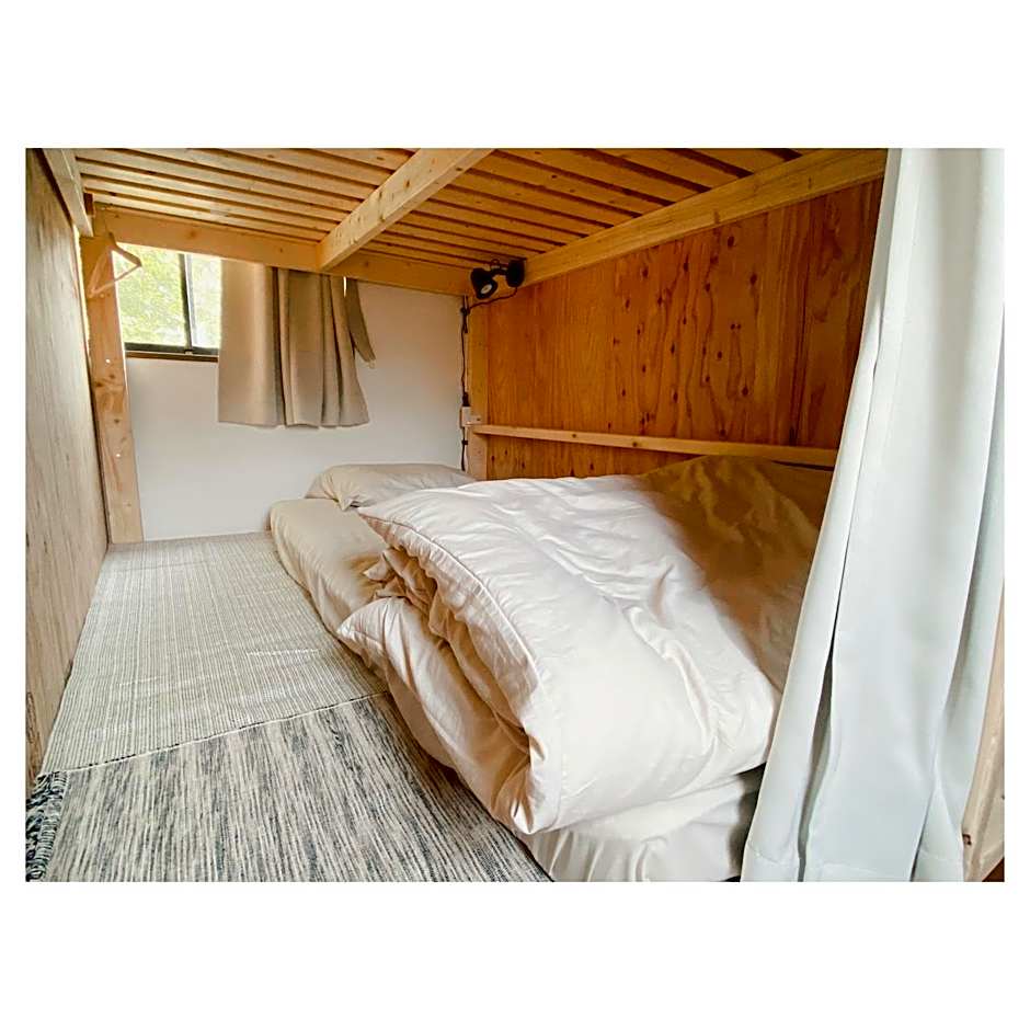 ゲストハウスよるよなか