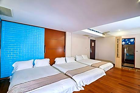 Japanese-Style Six-Person Room