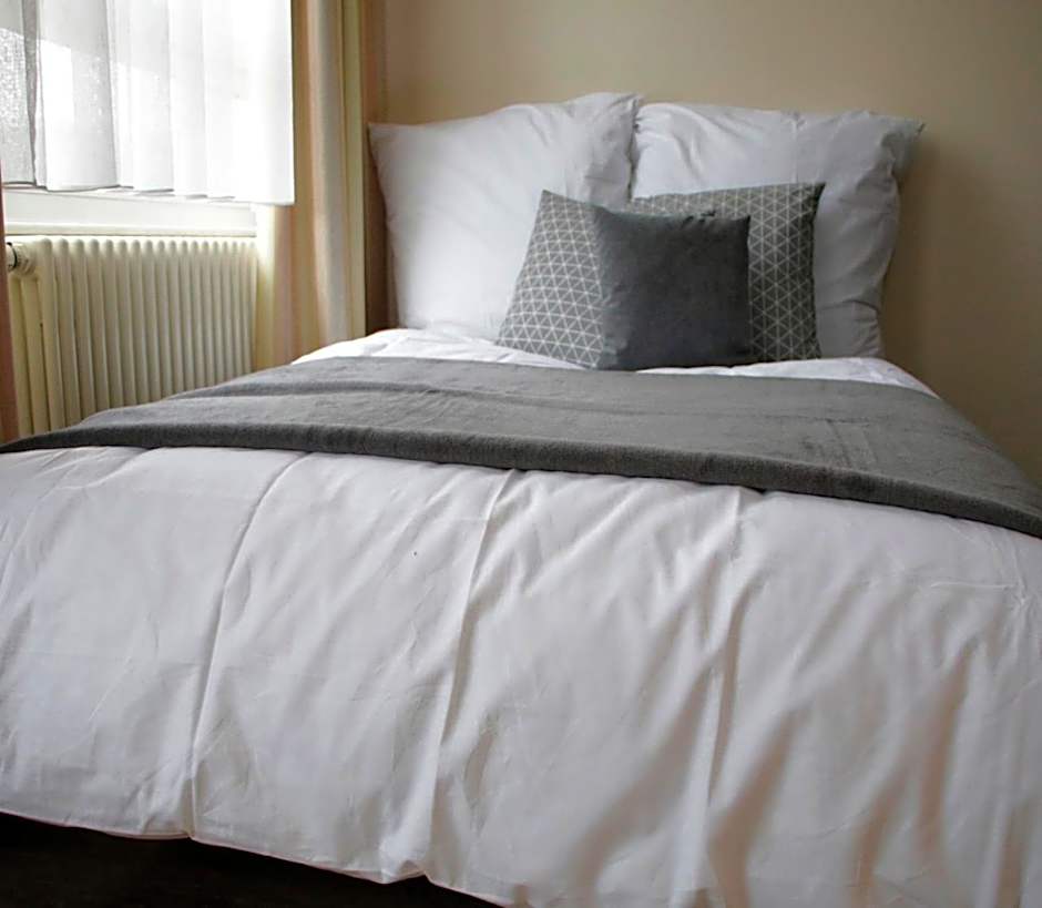 Photo 1 of 6 of Triple Room