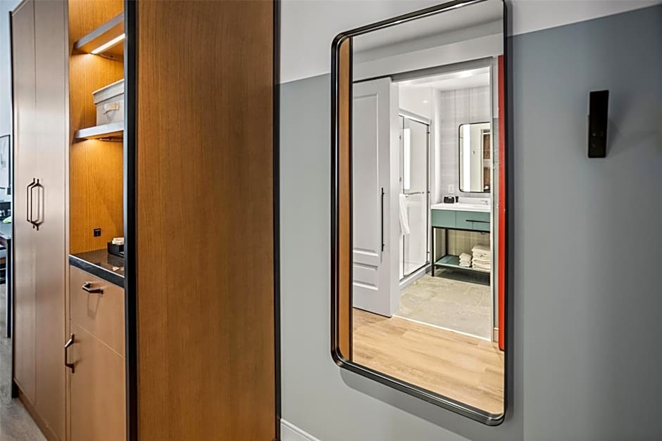 The Highlander at Radford, Tapestry Collection by Hilton