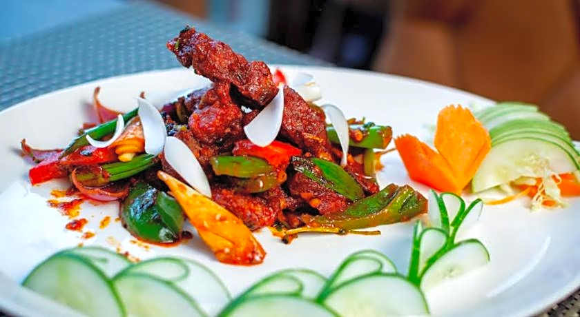 Sumitel Hotel 500 meters from Mall Road