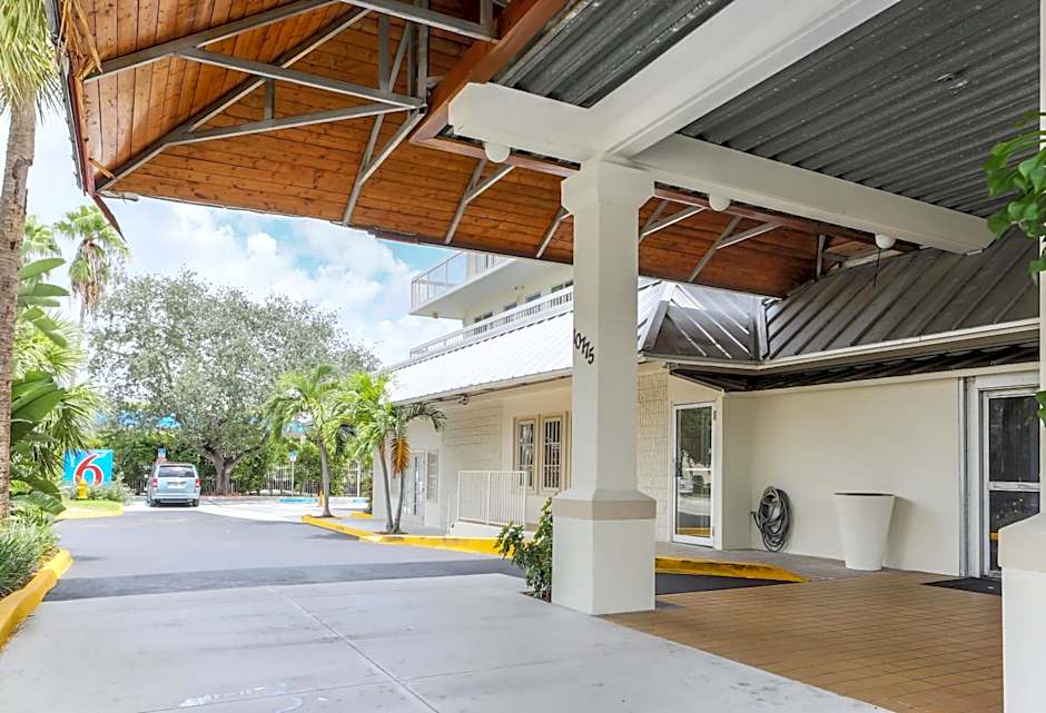Motel 6 Cutler Bay
