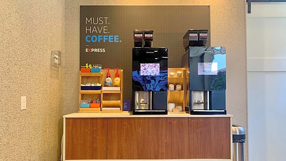 Holiday Inn Express Hotel & Suites Minneapolis-Downtown Convention Center by IHG
