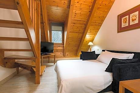 Duplex Suite (2 adults + 2 children)