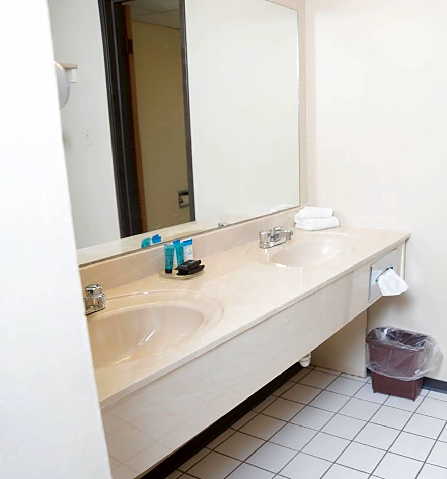 Americas Best Value Inn St. Louis South