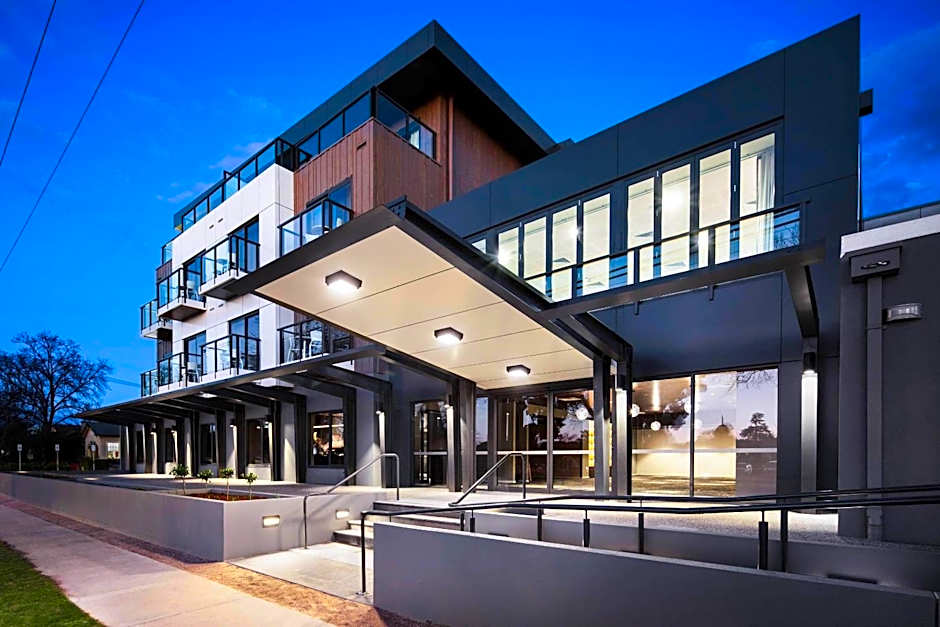 QUALITY HOTEL LAKESIDE