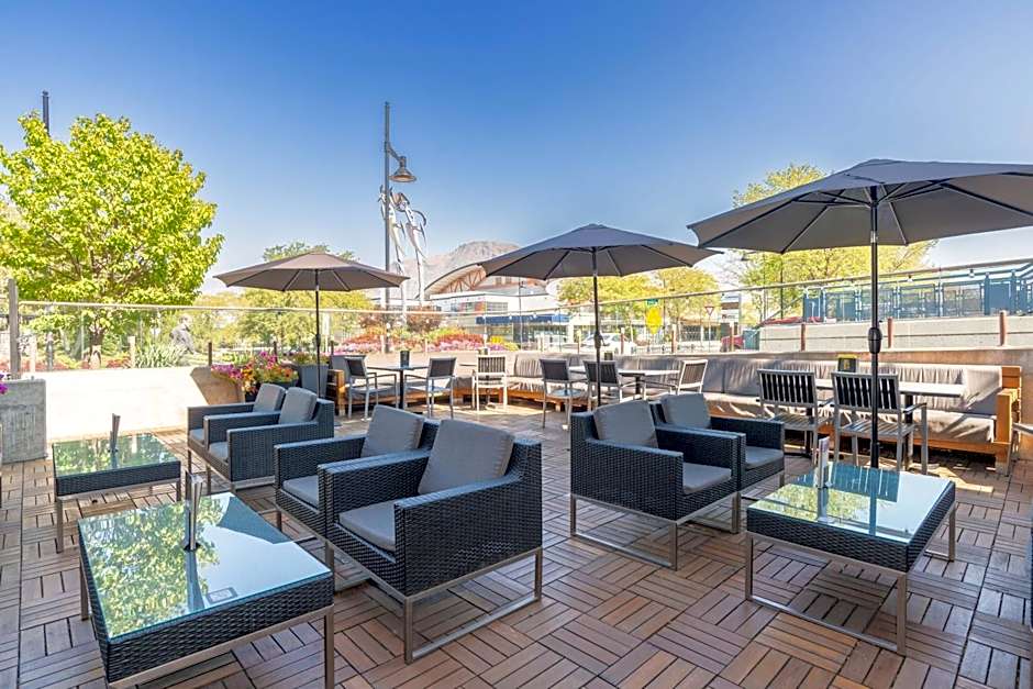 Sandman Signature Kamloops Hotel