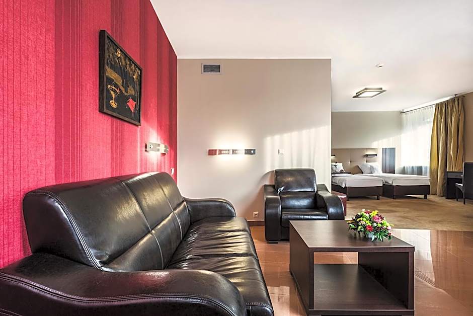 Hotel Victor Pruszkow DeSilva