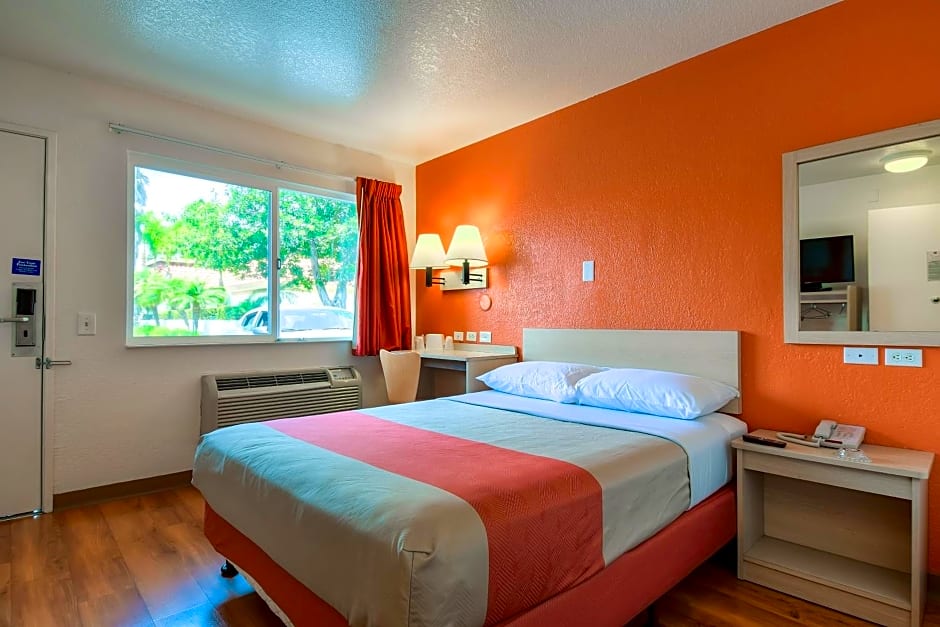 Motel 6-Westminster, CA - South - Long Beach Area