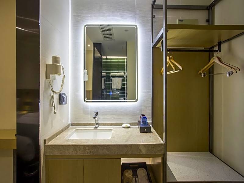 Green Tree Inn Express Yangzhou Wanda