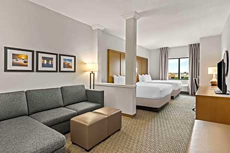 Queen Suite with Two Queen Beds - Non-Smoking