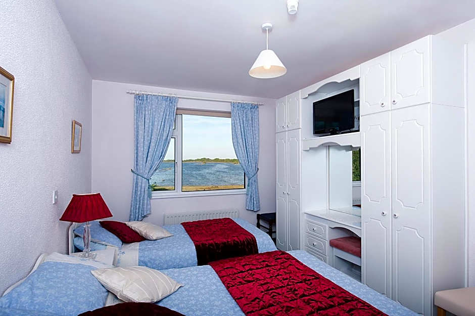 The Waterfront House Country Home