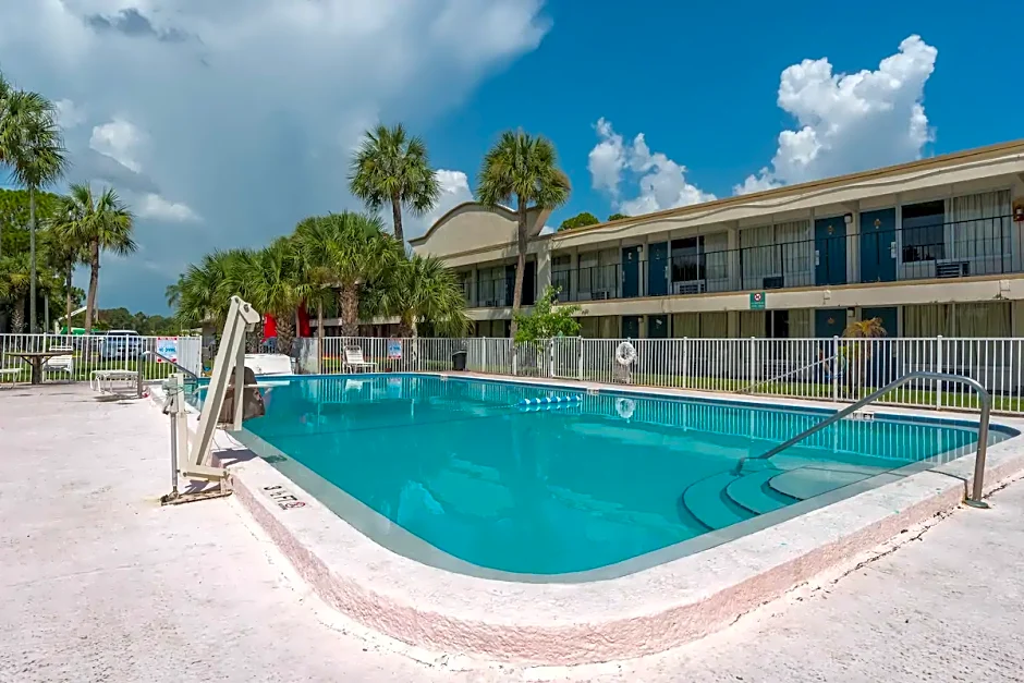 Hotel Pinellas Park - St. Petersburg North US-19