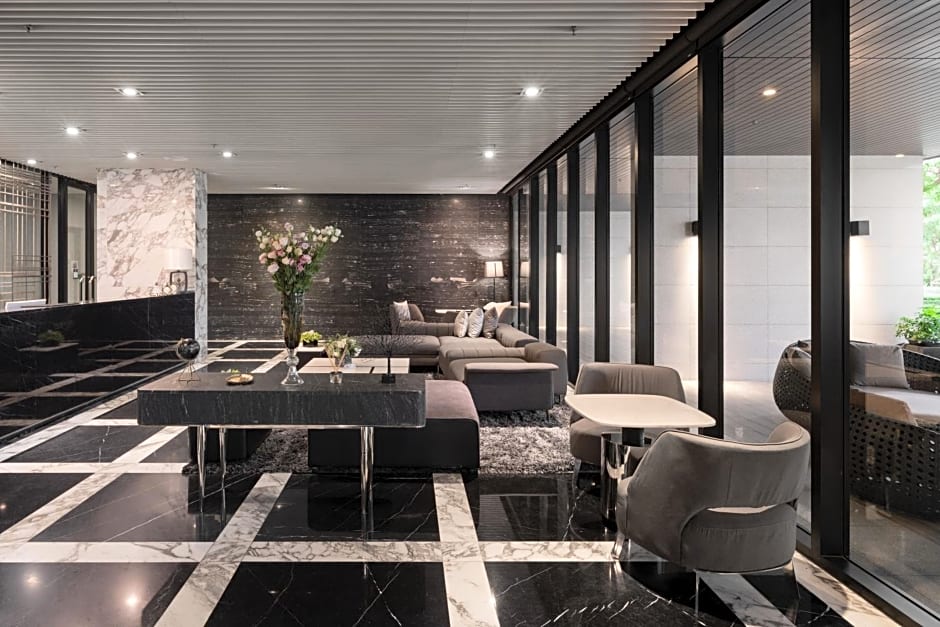 Hampton Residence Next To Emporium