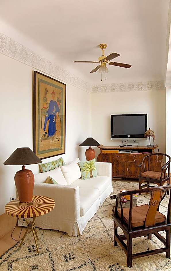 Riad Le J